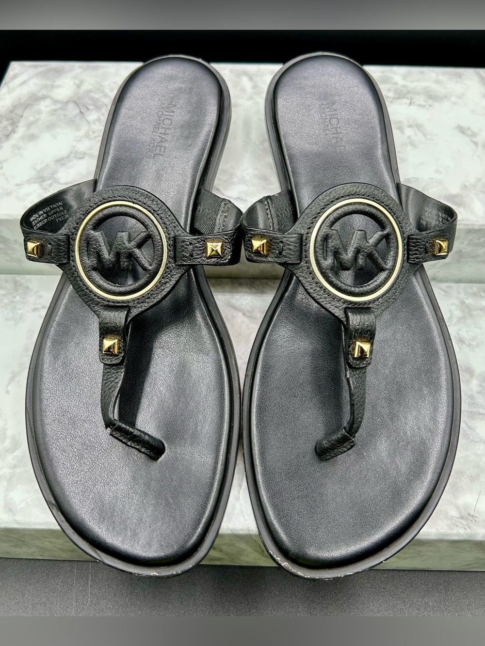 MICHAEL MICHAEL KORS Aubrey Cutout Black Leather T-Strap Sandals. Size 8 - Picture 2 of 11